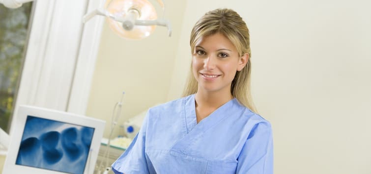 A dental assistant in a dental office. Become a Dental Assistant in Rolling Meadows at NWSC.